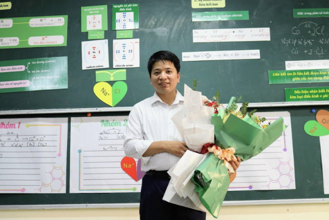 Thầy Ngô Xuân Quỳnh, giáo viên Hóa học trường THPT Phan Đình Phùng Thầy Ngô Xuân Quỳnh, giáo viên Hóa học trường THPT Phan Đình Phùng