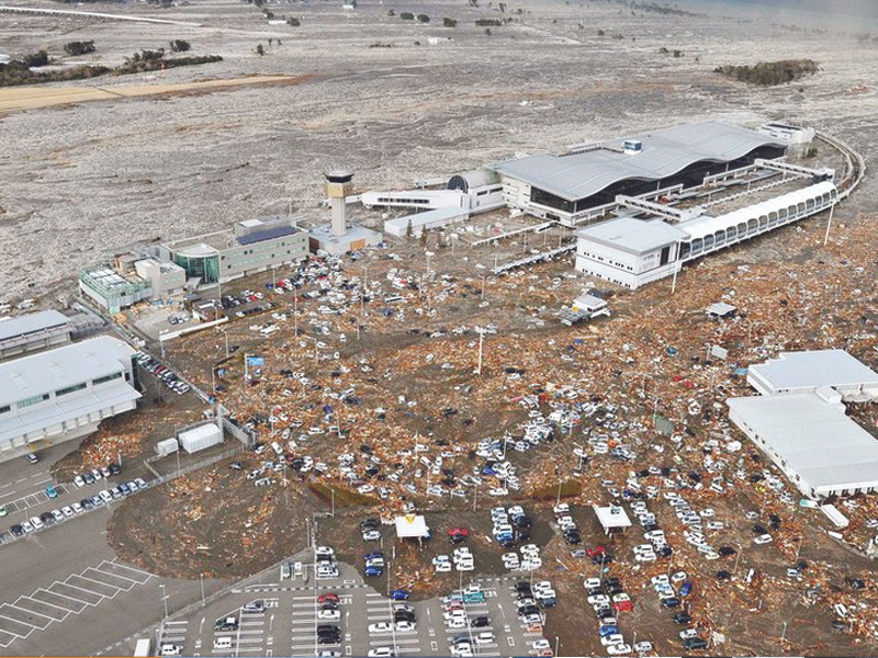 Sân bay Sendai chìm trong nước