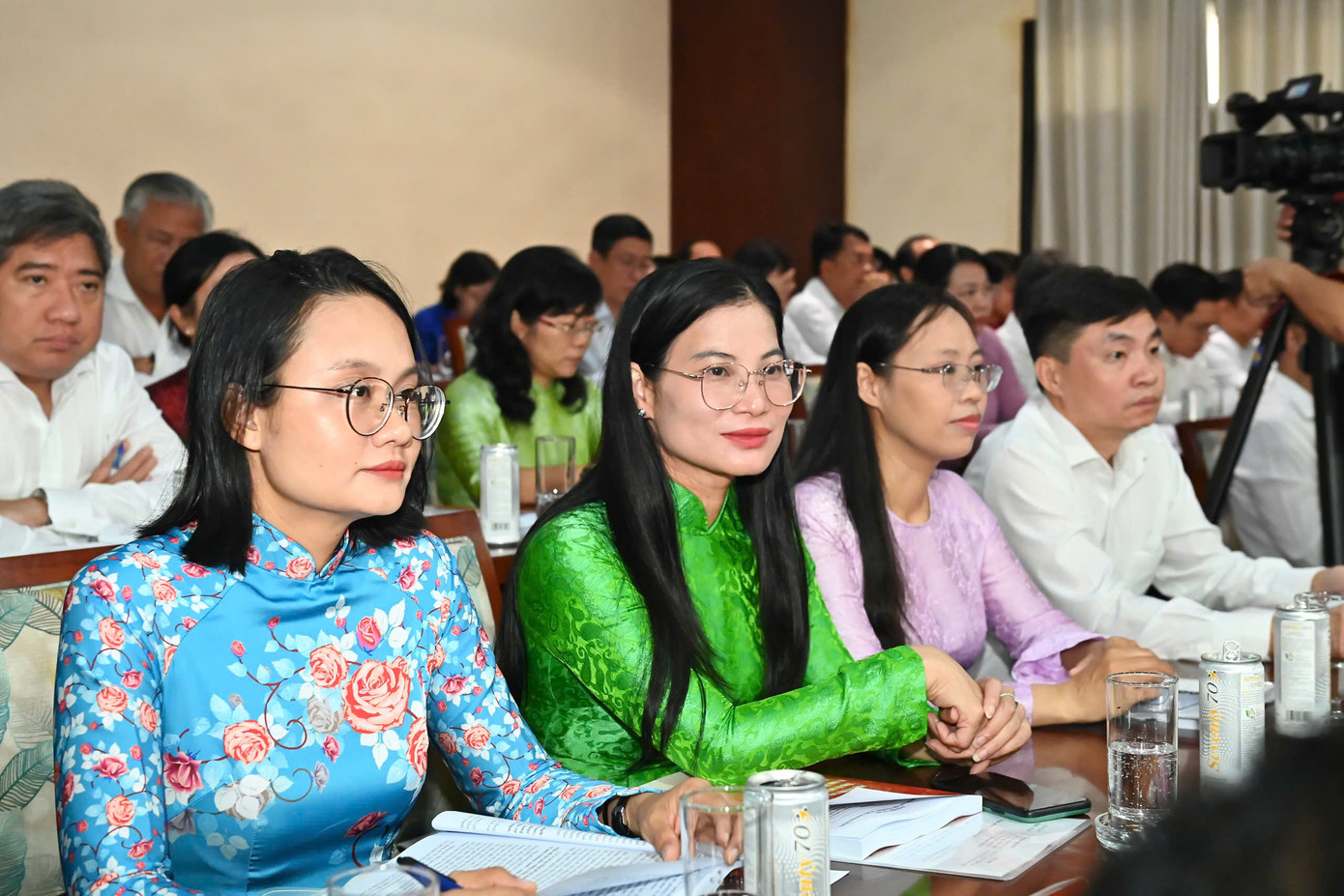 Các đại biểu dự buổi làm việc. Ảnh: Việt Dũng