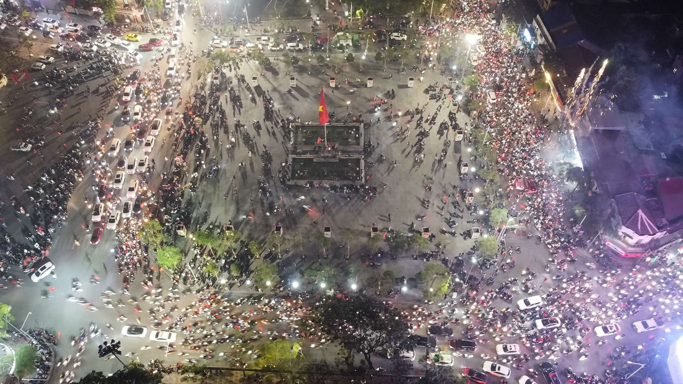 Việt Nam vô địch ASEAN Cup 2024, hàng triệu cổ động viên xuống đường ăn mừng ảnh 14