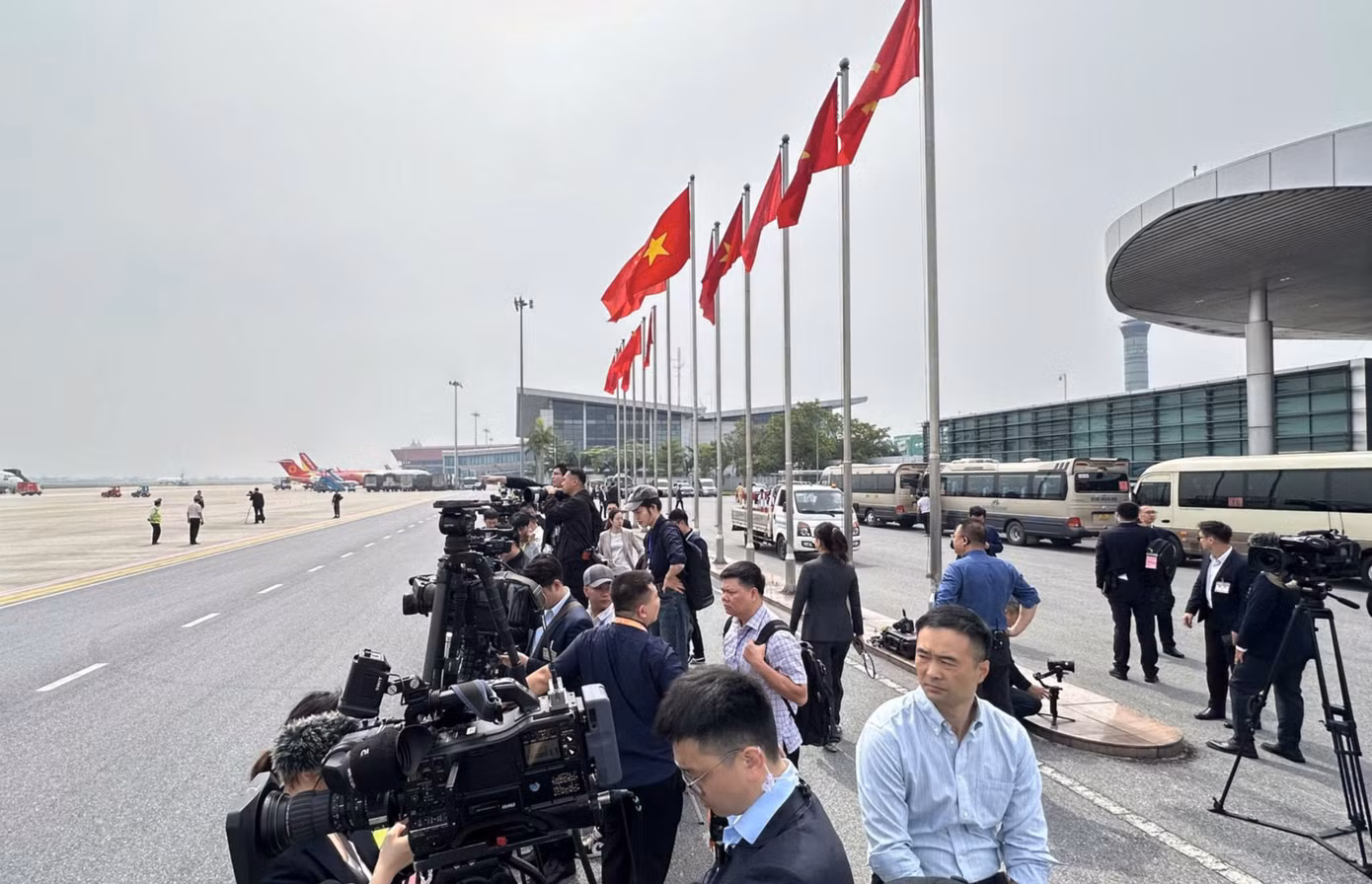 Chủ tịch nước Lương Cường ra sân bay đón Tổng Bí thư, Chủ tịch Trung Quốc Tập Cận Bình ảnh 11 Chủ tịch nước Lương Cường ra sân bay đón Tổng Bí thư, Chủ tịch Trung Quốc Tập Cận Bình ảnh 11
