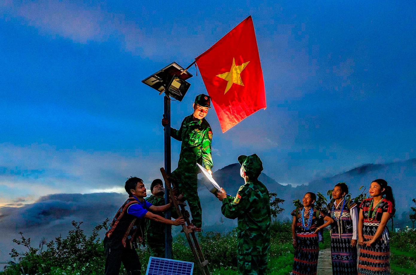 Quân với dân một lòng. Ảnh: Cổng thông tin điện tử Chính phủ Quân với dân một lòng. Ảnh: Cổng thông tin điện tử Chính phủ