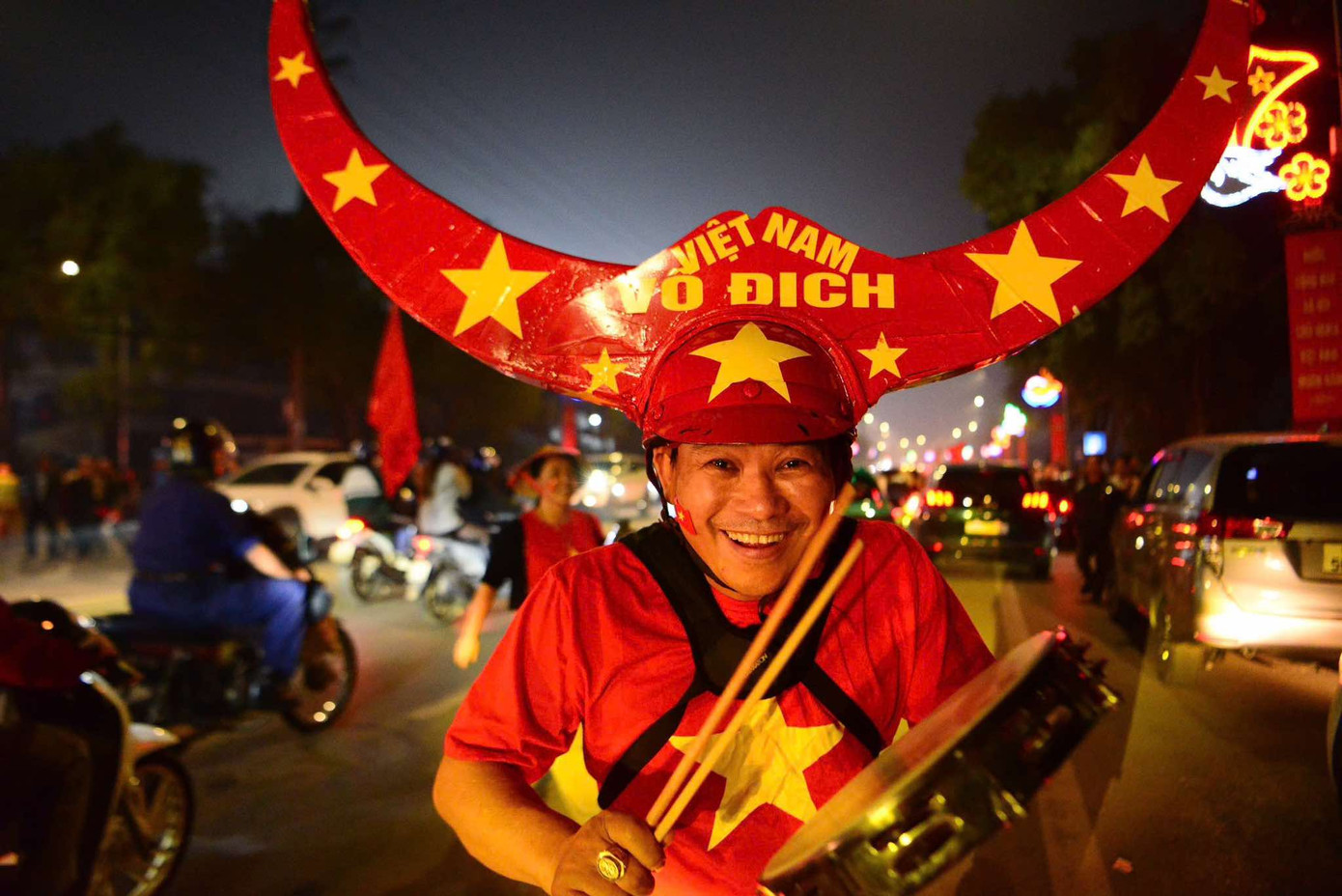 Tuyển Việt Nam đã ở gần ngôi vô địch sau chiến thắng ở trận chung kết lượt đi.