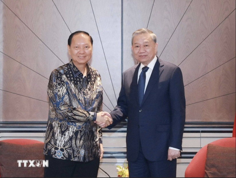 Tổng Bí thư Tô Lâm tiếp ông Oey Alfred, Giám đốc Tập đoàn Sungai Budi. (Ảnh: Thống Nhất/TTXVN) Tổng Bí thư Tô Lâm tiếp ông Oey Alfred, Giám đốc Tập đoàn Sungai Budi. (Ảnh: Thống Nhất/TTXVN)