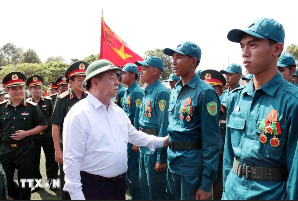 Ông Nguyễn Trọng Nghĩa động viên khối nam Dân quân tự vệ tham gia lễ diễu binh, diễu hành và phục vụ lễ diễu binh, diễu hành. Ảnh: TTXVN Ông Nguyễn Trọng Nghĩa động viên khối nam Dân quân tự vệ tham gia lễ diễu binh, diễu hành và phục vụ lễ diễu binh, diễu hành. Ảnh: TTXVN