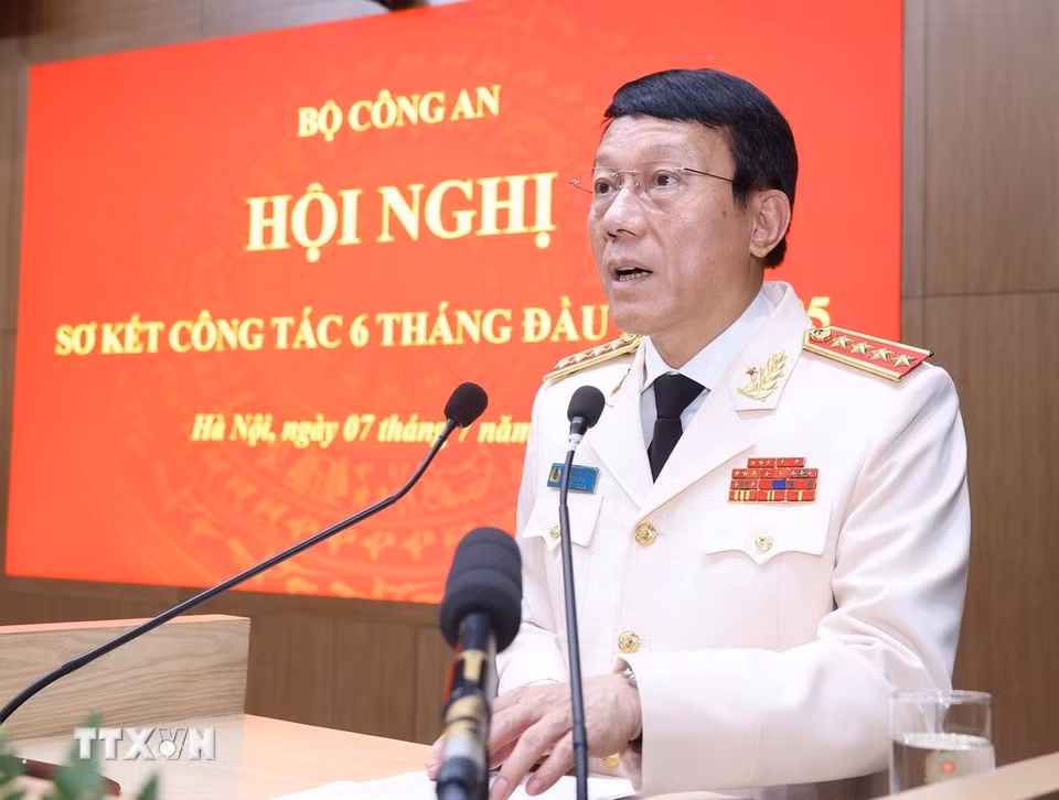 Đại tướng Lương Tam Quang, Ủy viên Bộ Chính trị, Bộ trưởng Bộ Công an phát biểu khai mạc. Đại tướng Lương Tam Quang, Ủy viên Bộ Chính trị, Bộ trưởng Bộ Công an phát biểu khai mạc.