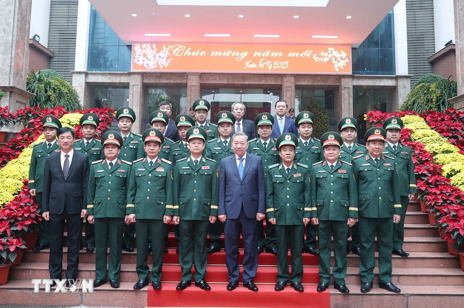 Tổng Bí thư Tô Lâm và các đại biểu tại buổi đến thăm, chúc Tết Bộ Tư lệnh Bộ đội Biên phòng. Ảnh: Thống Nhất/TTXVN.
