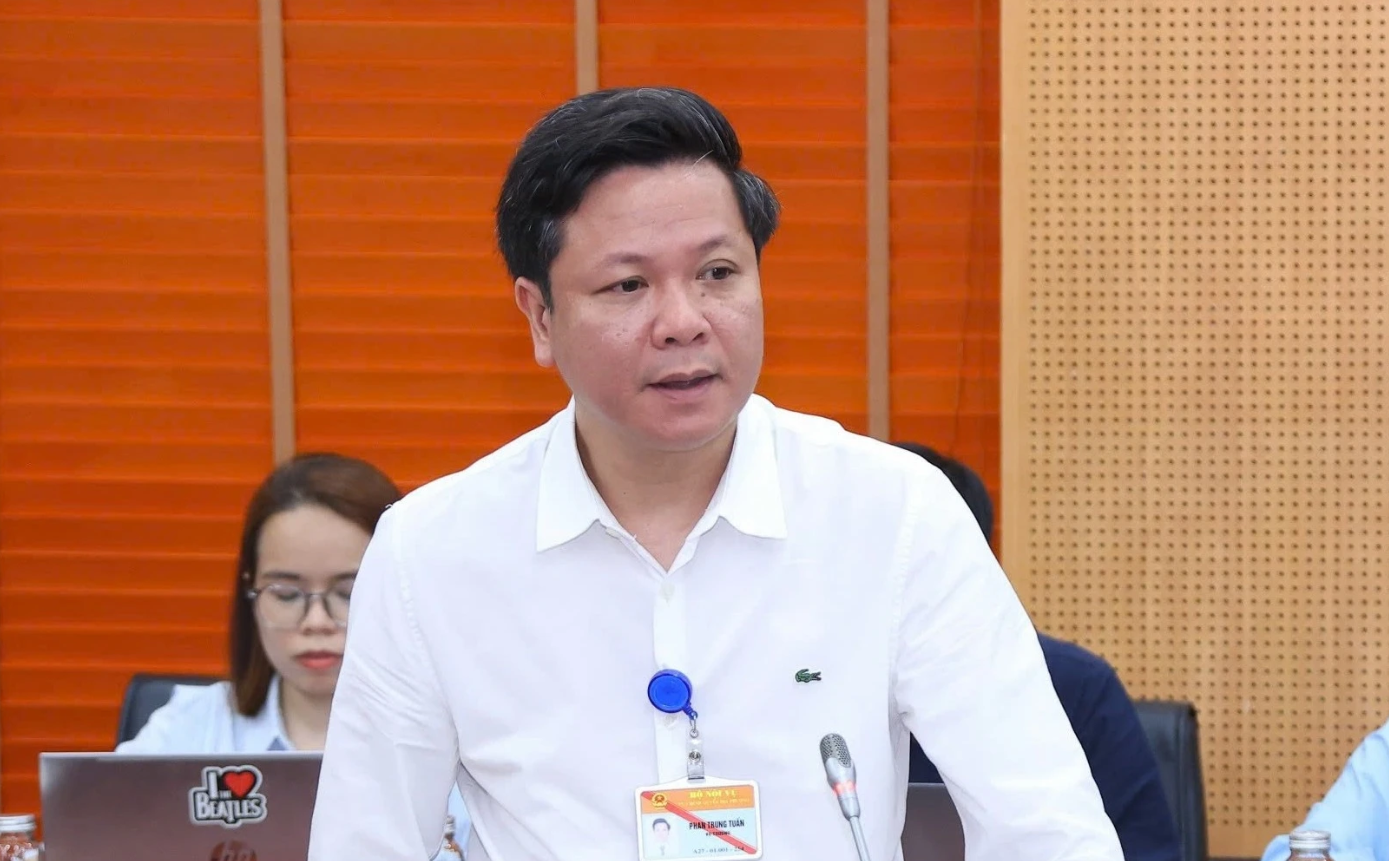 Vụ trưởng Vụ Chính quyền địa phương Phan Trung Tuấn. Ảnh: Zing Vụ trưởng Vụ Chính quyền địa phương Phan Trung Tuấn. Ảnh: Zing