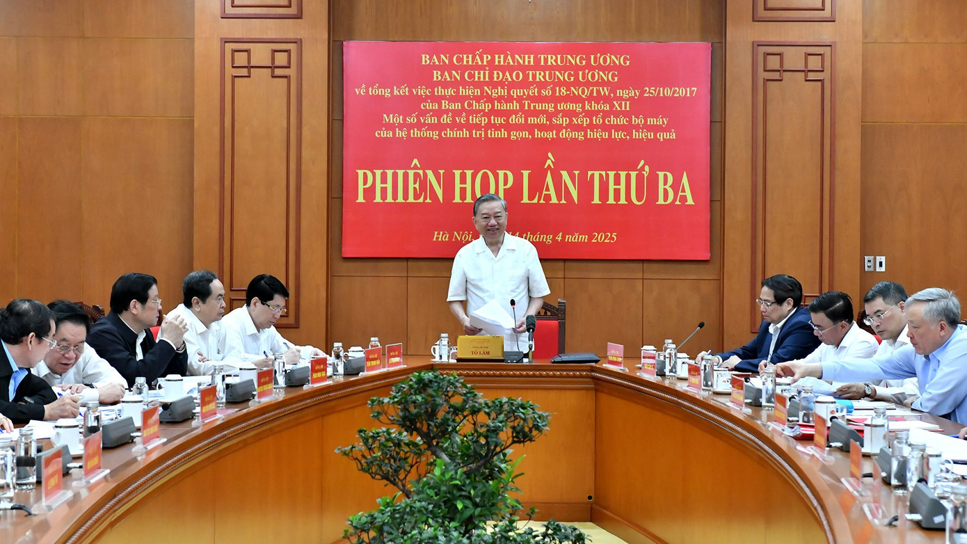 Sáng 14/4, tại Trụ sở Trung ương Đảng, Ban Chỉ đạo Trung ương về tổng kết việc thực hiện Nghị quyết số 18-NQ/TW ngày 25/10/2017 của Ban Chấp hành Trung ương (khóa XII) “Một số vấn đề về tiếp tục đổi mới, sắp xếp tổ chức bộ máy của hệ thống chính trị tinh gọn, hoạt động hiệu lực, hiệu quả”, tổ chức Phiên họp thứ ba.