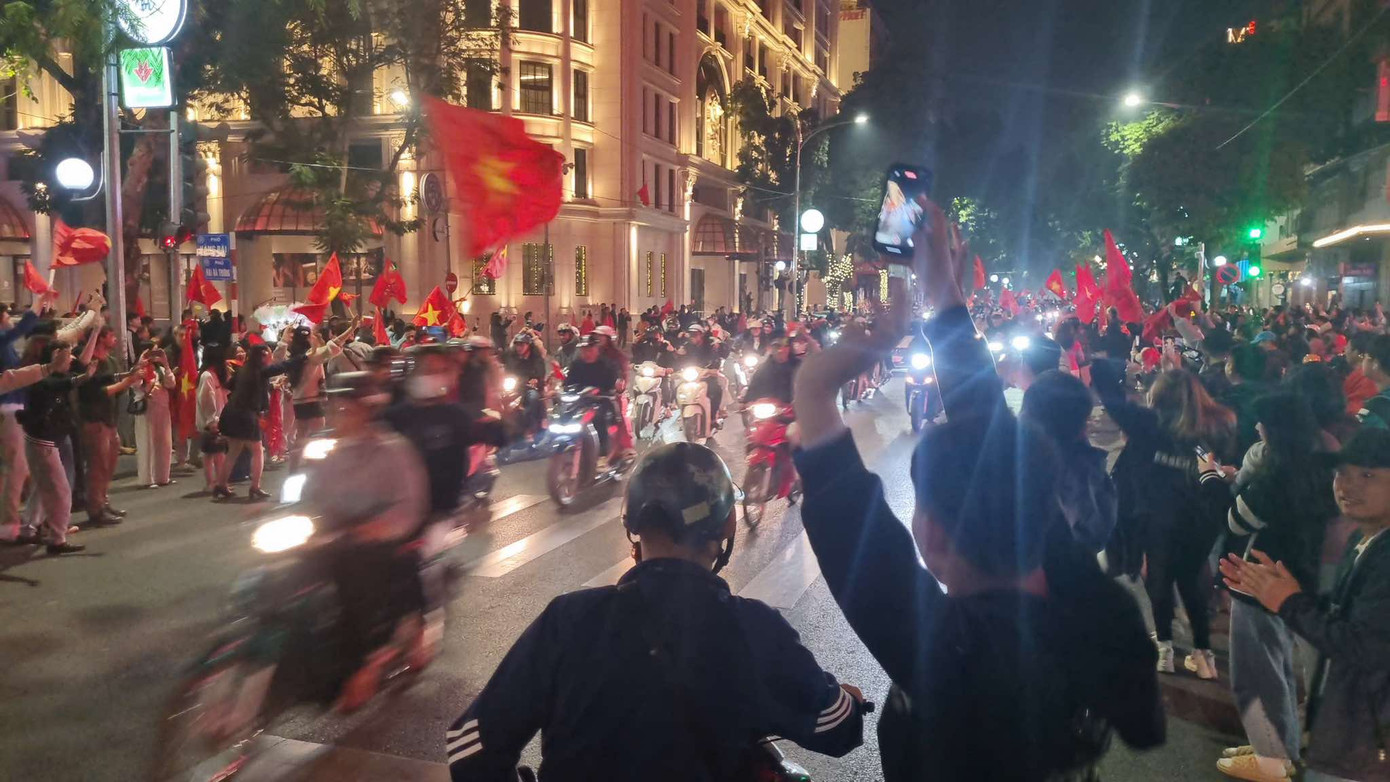 Việt Nam vô địch ASEAN Cup 2024, hàng triệu cổ động viên xuống đường ăn mừng ảnh 2