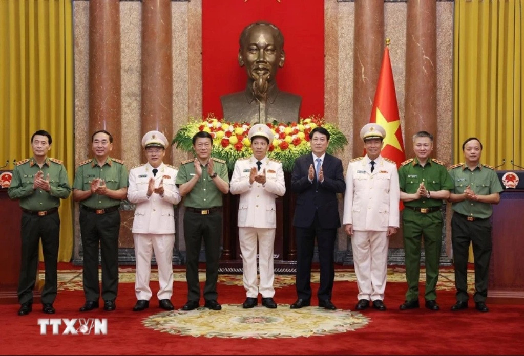 Chủ tịch nước Lương Cường và các đồng chí Lãnh đạo Bộ Công an. Ảnh: Lâm Khánh/TTXVN Chủ tịch nước Lương Cường và các đồng chí Lãnh đạo Bộ Công an. Ảnh: Lâm Khánh/TTXVN