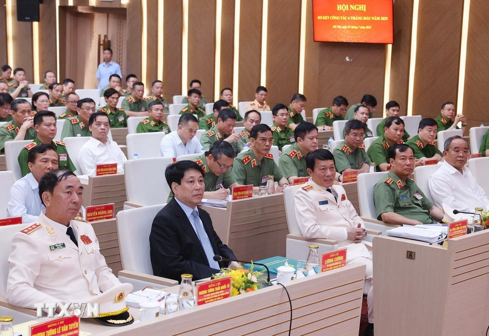 Chủ tịch nước Lương Cường và các đại biểu dự Hội nghị. Chủ tịch nước Lương Cường và các đại biểu dự Hội nghị.