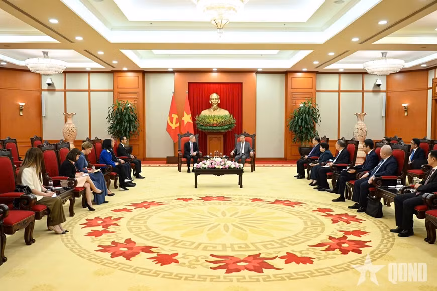 Quang cảnh buổi tiếp. Quang cảnh buổi tiếp.