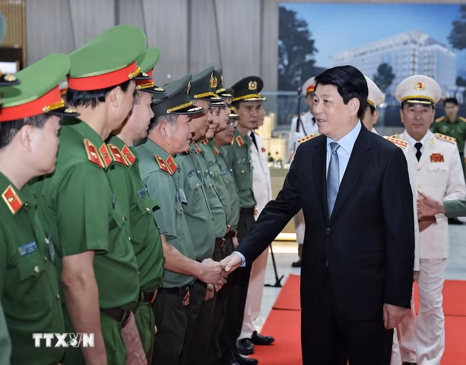 Chủ tịch nước Lương Cường với các đại biểu. Chủ tịch nước Lương Cường với các đại biểu.