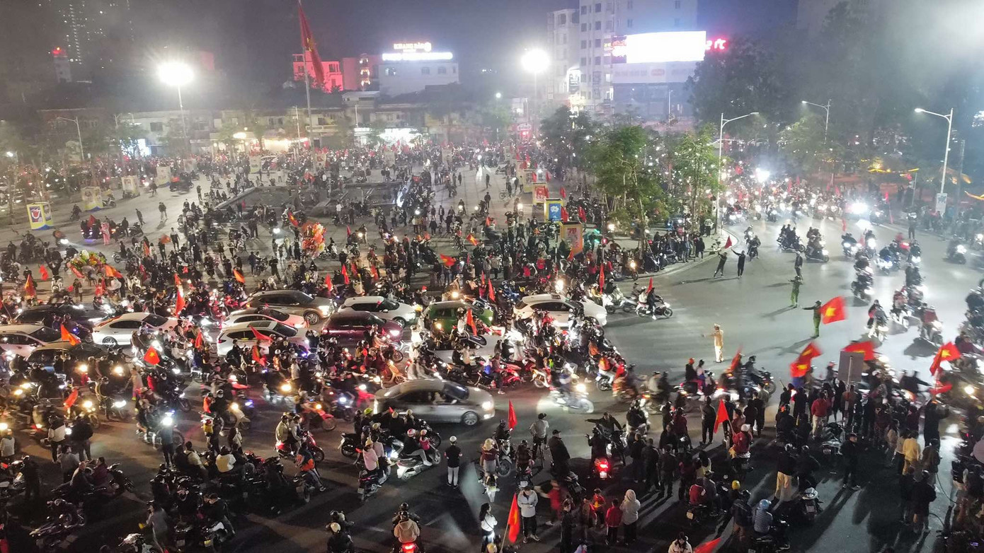 Việt Nam vô địch ASEAN Cup 2024, hàng triệu cổ động viên xuống đường ăn mừng ảnh 15