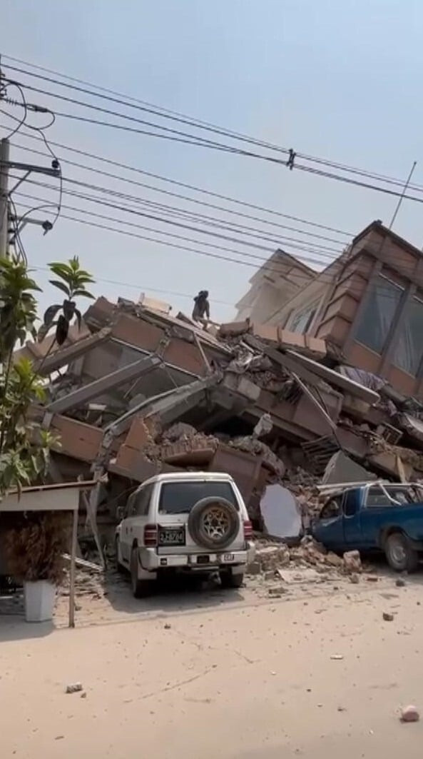 Một số công trình ở Myanmar bị hư hại vì động đất.