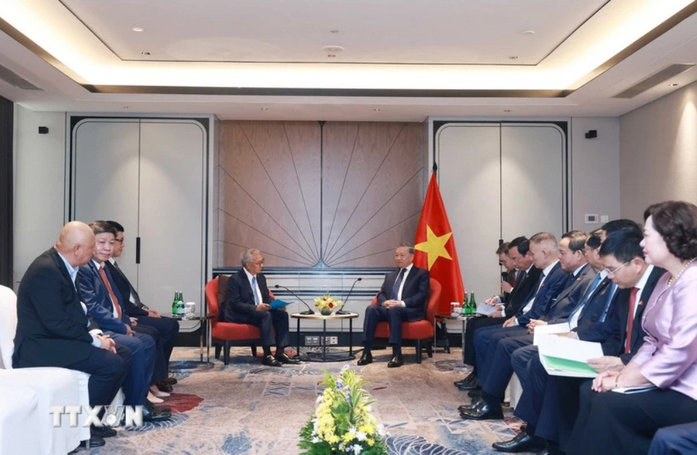 Tổng Bí thư Tô Lâm tiếp ông Budiarsa Sastrawinata, Giám đốc điều hành Tập đoàn Ciputra của Indonesia. (Ảnh: Thống Nhất/TTXVN) Tổng Bí thư Tô Lâm tiếp ông Budiarsa Sastrawinata, Giám đốc điều hành Tập đoàn Ciputra của Indonesia. (Ảnh: Thống Nhất/TTXVN)