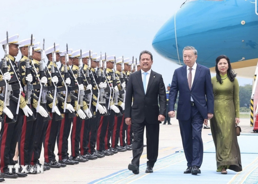 Lễ đón Tổng Bí thư Tô Lâm và Phu nhân tại Sân bay quân sự Halim Perdanakusuma, Jakarta. (Ảnh: Thống Nhất/TTXVN)