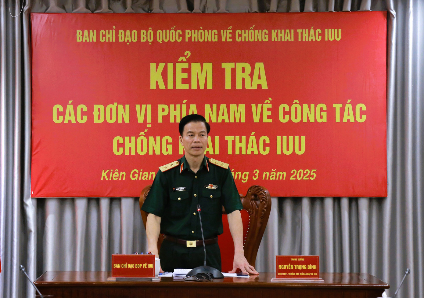 Trung tướng Nguyễn Trọng Bình – Phó Tổng Tham mưu trưởng Quân đội nhân dân Việt Nam, Trưởng Ban chỉ đạo Bộ Quốc phòng về chống khai thác IUU. Trung tướng Nguyễn Trọng Bình – Phó Tổng Tham mưu trưởng Quân đội nhân dân Việt Nam, Trưởng Ban chỉ đạo Bộ Quốc phòng về chống khai thác IUU.