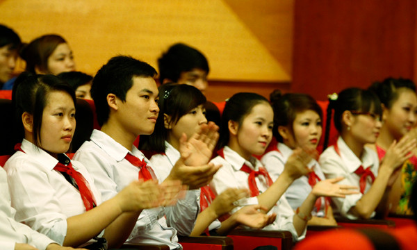 Đêm thi được các bạn trẻ cổ vũ nhiệt tình