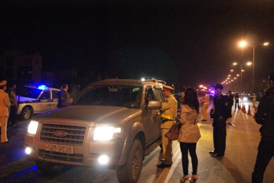 Việc lập chốt kiểm tra không chỉ vào ban ngày, mà thời điểm sau giờ ăn tối cũng được xem là “cao điểm” ra quân, khi có nhiều người ăn uống, nhậu nhẹt ra về