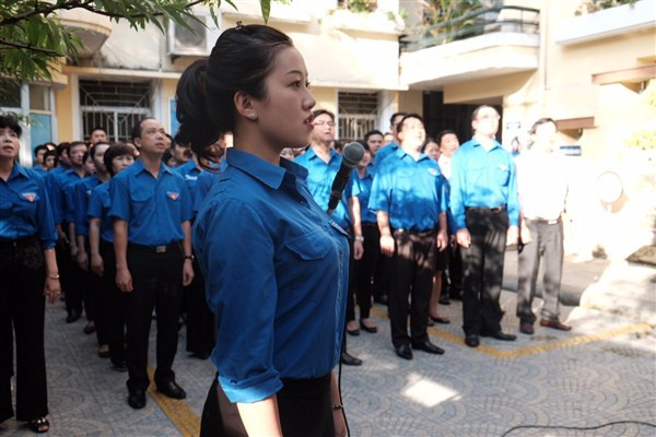 Các cơ quan Hà Nội hát Quốc ca trong lễ chào cờ đầu tuần ảnh 6