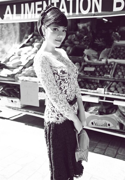 Lý Nhã Kỳ khoe vẻ dịu dàng, đài các trên phố Pháp ảnh 2