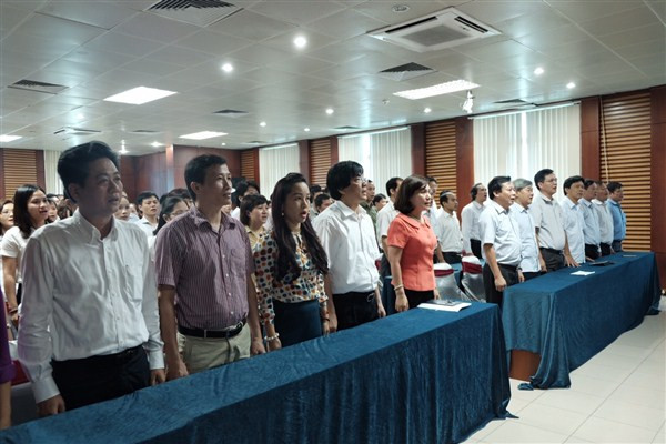 Các cơ quan Hà Nội hát Quốc ca trong lễ chào cờ đầu tuần ảnh 9