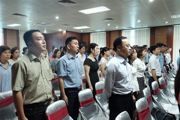 Các cơ quan Hà Nội hát Quốc ca trong lễ chào cờ đầu tuần ảnh 8