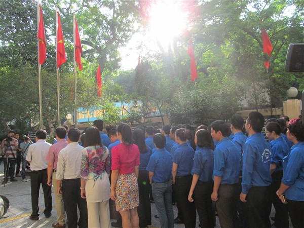 Các cơ quan Hà Nội hát Quốc ca trong lễ chào cờ đầu tuần ảnh 5