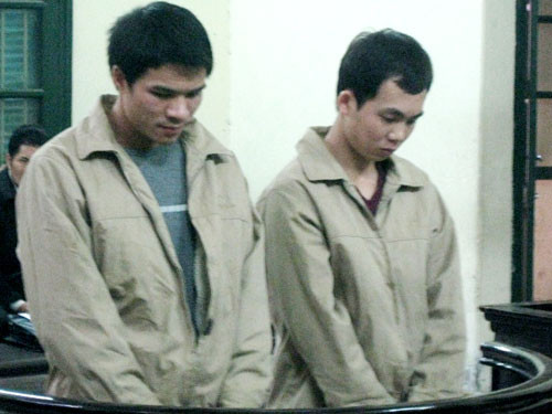 Hai cựu sinh viên sư phạm tại tòa