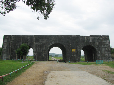 Cổng phía Nam Thành nhà Hồ. Ảnh: Hoàng Lam