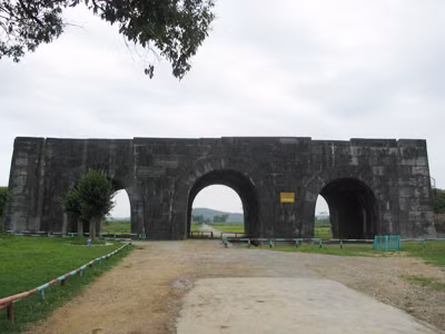 Cổng phía Nam Thành nhà Hồ. Ảnh: Hoàng Lam