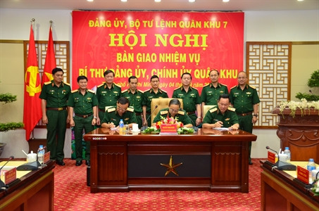 Điều động, bổ nhiệm một số tướng quân đội ảnh 1