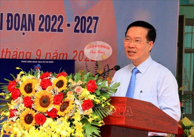 Đồng chí Võ Văn Thưởng, Ủy viên Bộ Chính trị, Thường trực Ban Bí thư Trung ương Đảng phát biểu tại Lễ khai giảng năm học mới tại Trường Phổ thông dân tộc bán trú Tiểu học và Trung học cơ sở Thung Nai.