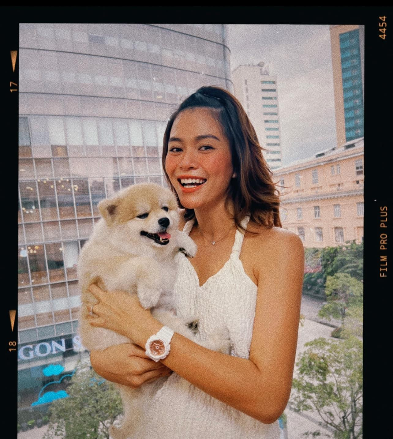 Á hậu Mâu Thuỷ dành ngày nghỉ lễ bên chú cún cưng. Á hậu Mâu Thuỷ dành ngày nghỉ lễ bên chú cún cưng.