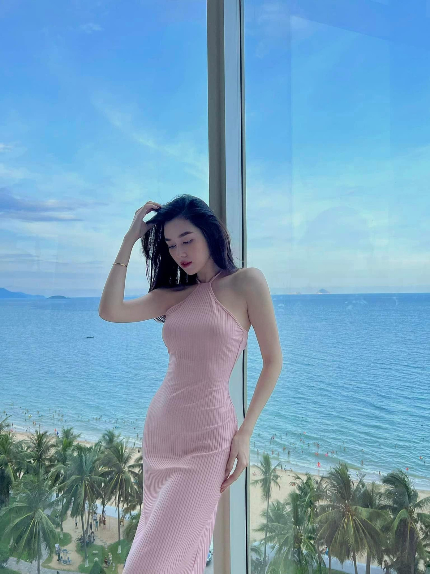 Nhan sắc ngày càng nuột nà, sexy của người đẹp Hà thành khiến fans trầm trồ. Nhan sắc ngày càng nuột nà, sexy của người đẹp Hà thành khiến fans trầm trồ.