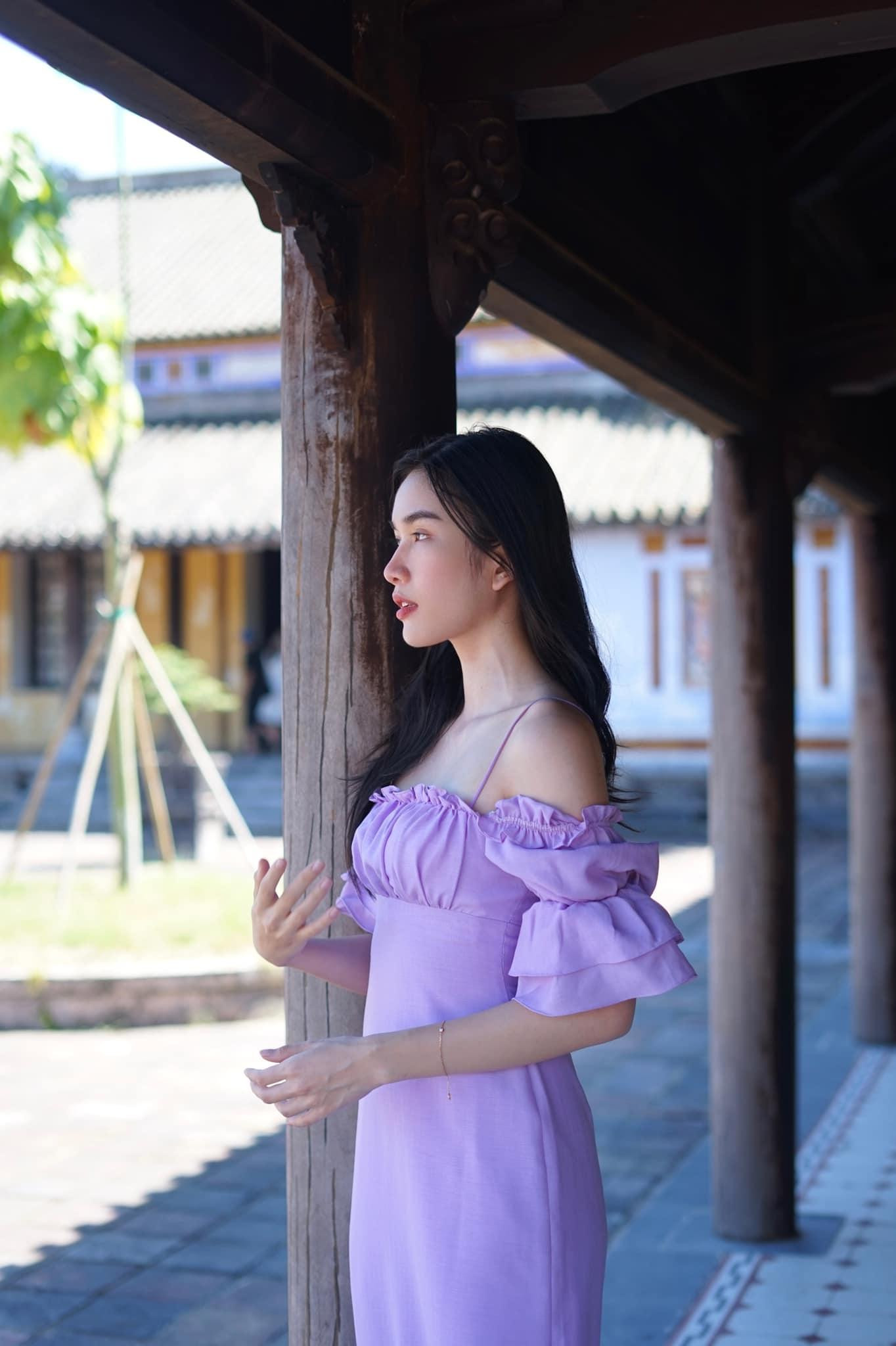 Nàng "Á hậu học giỏi" đẹp hút hồn với nhan sắc trong trẻo. Nàng "Á hậu học giỏi" đẹp hút hồn với nhan sắc trong trẻo.