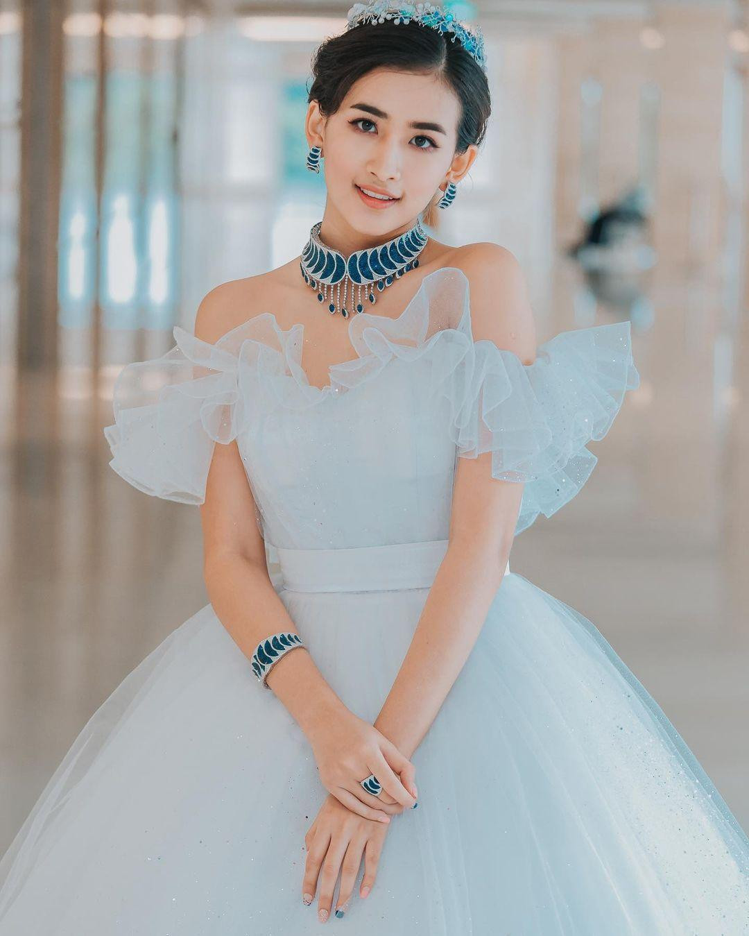 Han Thi Thet Lwin (nghệ danh Han Thi) - Miss World Myanmar 2018.