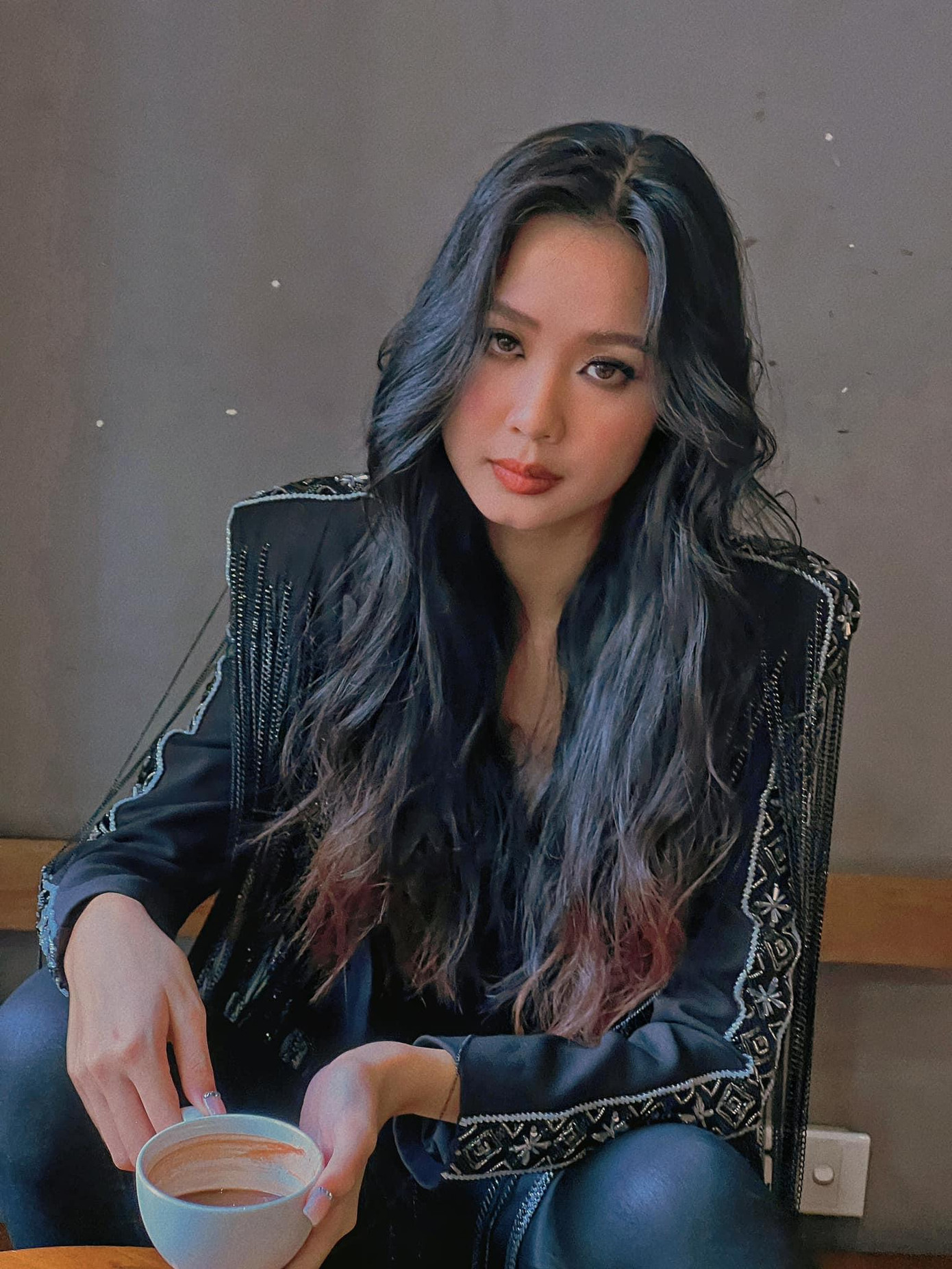 Á hậu 1 Miss World Vietnam 2022 gây ấn tượng với hình ảnh cá tính, mạnh mẽ.