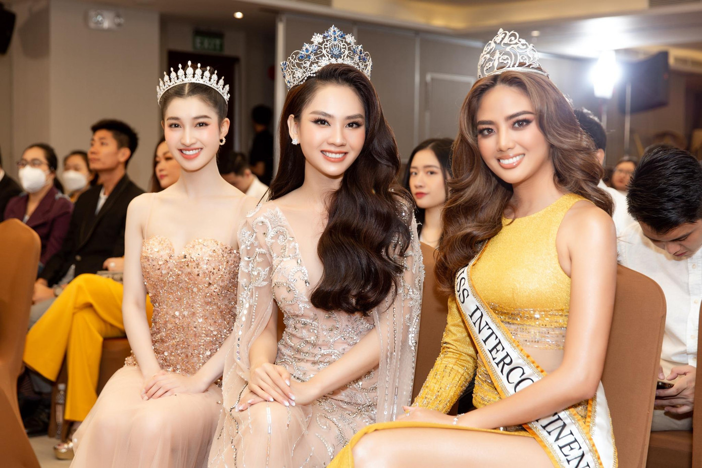 Nàng hậu người Philippines nổi bật với nhan sắc hiện đại, sắc sảo.