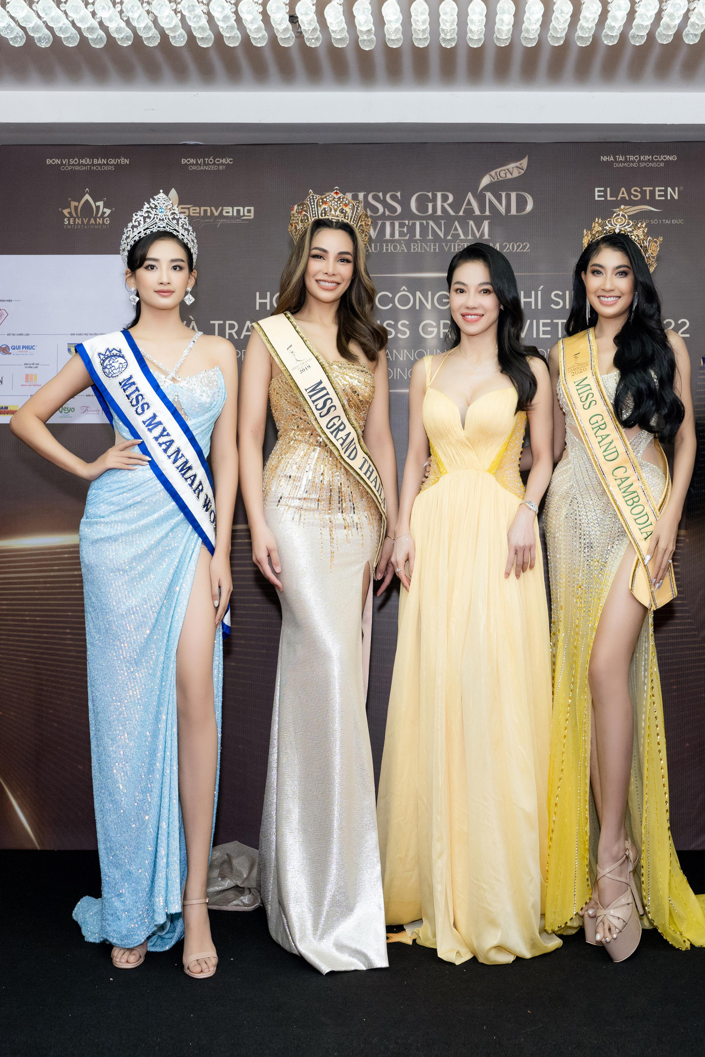 Chiều 7/9, BTC cuộc thi Miss Grand Vietnam - Hoa hậu Hòa bình Việt Nam 2022 tổ chức sự kiện họp báo, chính thức ra mắt Top 52 thí sinh cũng như trao sash cho các thí sinh bước vào vòng Chung kết toàn quốc. Sự kiện có sự góp mặt của 4 nàng hậu xinh đẹp của khu vực Đông Nam Á trên thảm đỏ.
