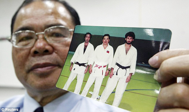 Huấn luyện viên Ngô Chính Minh cùng những bức ảnh hiếm hoi chụp với cậu học trò Osama bin Laden