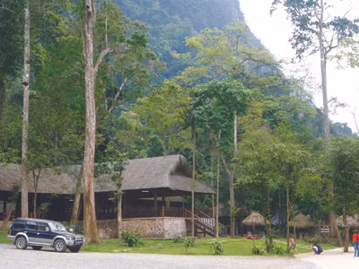 Đường vào động Thiên Đường nằm trong quần thể Vườn Quốc gia Phong Nha - Kẻ Bàng. Ảnh: hồng vĩnh