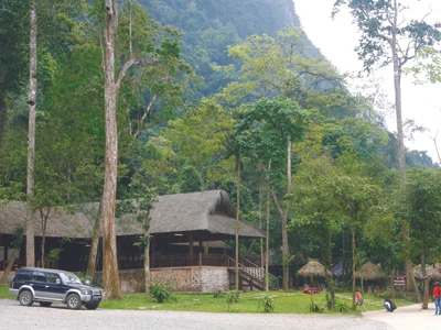 Đường vào động Thiên Đường nằm trong quần thể Vườn Quốc gia Phong Nha - Kẻ Bàng. Ảnh: hồng vĩnh