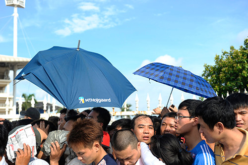 Chen lấn ngạt thở