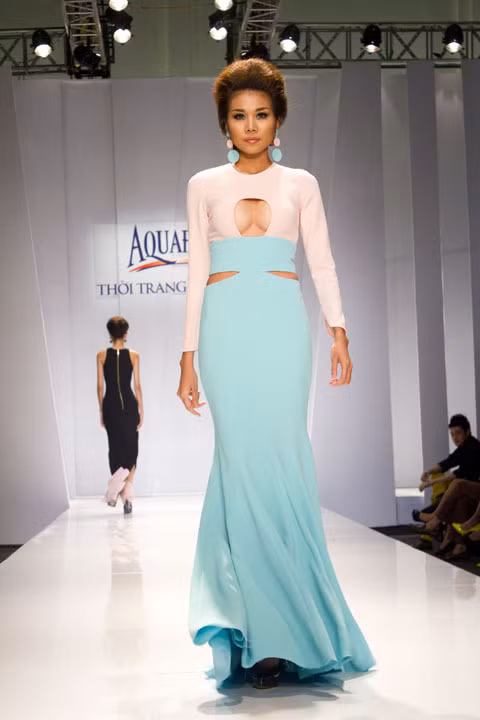 Góp mặt trong show diễn Thời trang & Đam mê tối 17-5 là các người mẫu kỳ cựu như Thanh Hằng...