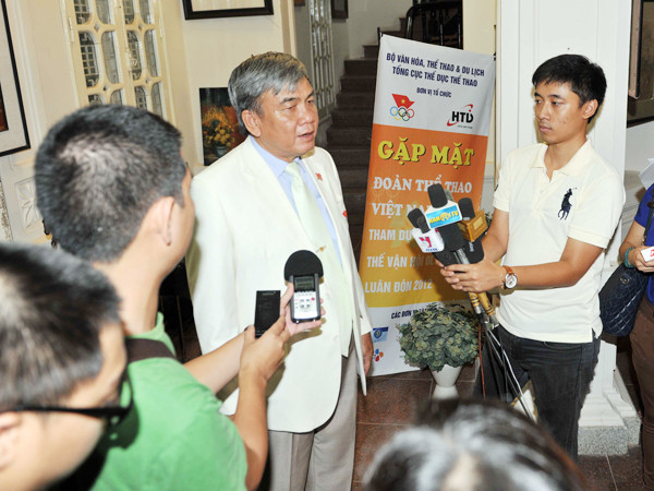 Trưởng đoàn Lâm Quang Thành trả lời báo chí tại lễ xuất quân đoàn TTVN dự Olympic 2012. Ảnh: Quang Thắng. Trưởng đoàn Lâm Quang Thành trả lời báo chí tại lễ xuất quân đoàn TTVN dự Olympic 2012. Ảnh: Quang Thắng