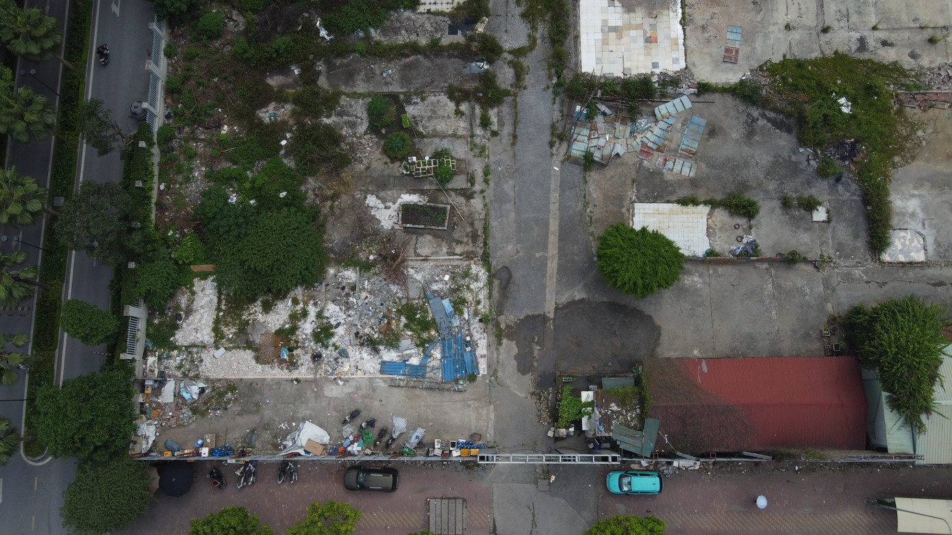 Kế đến, hàng loạt các cổ đông khác của dự án Nam Đàn Plaza lĩnh án vì tham ô 49 tỷ đồng trong vụ chuyển nhượng cổ phần bất động sản tại dự án Nam Đàn Plaza.