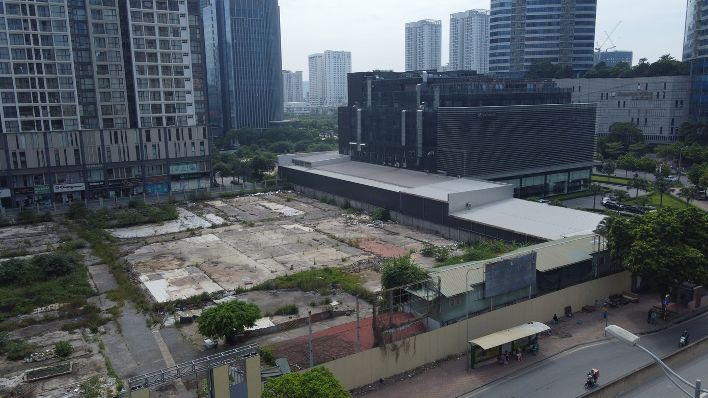 Theo ghi nhận của PV, Dự án Xây dựng Trung tâm Tang lễ Văn Minh có vị trí đắc địa, nằm trên lô E2.1 rộng gần 10.000 m2, ngay mặt đường Phạm Hùng, gần tòa nhà Keangnam.